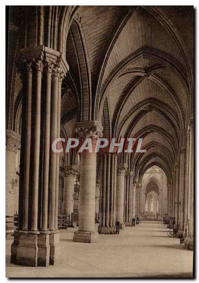 CPA Paris Eglise Notre Dame Bas cote de la nef