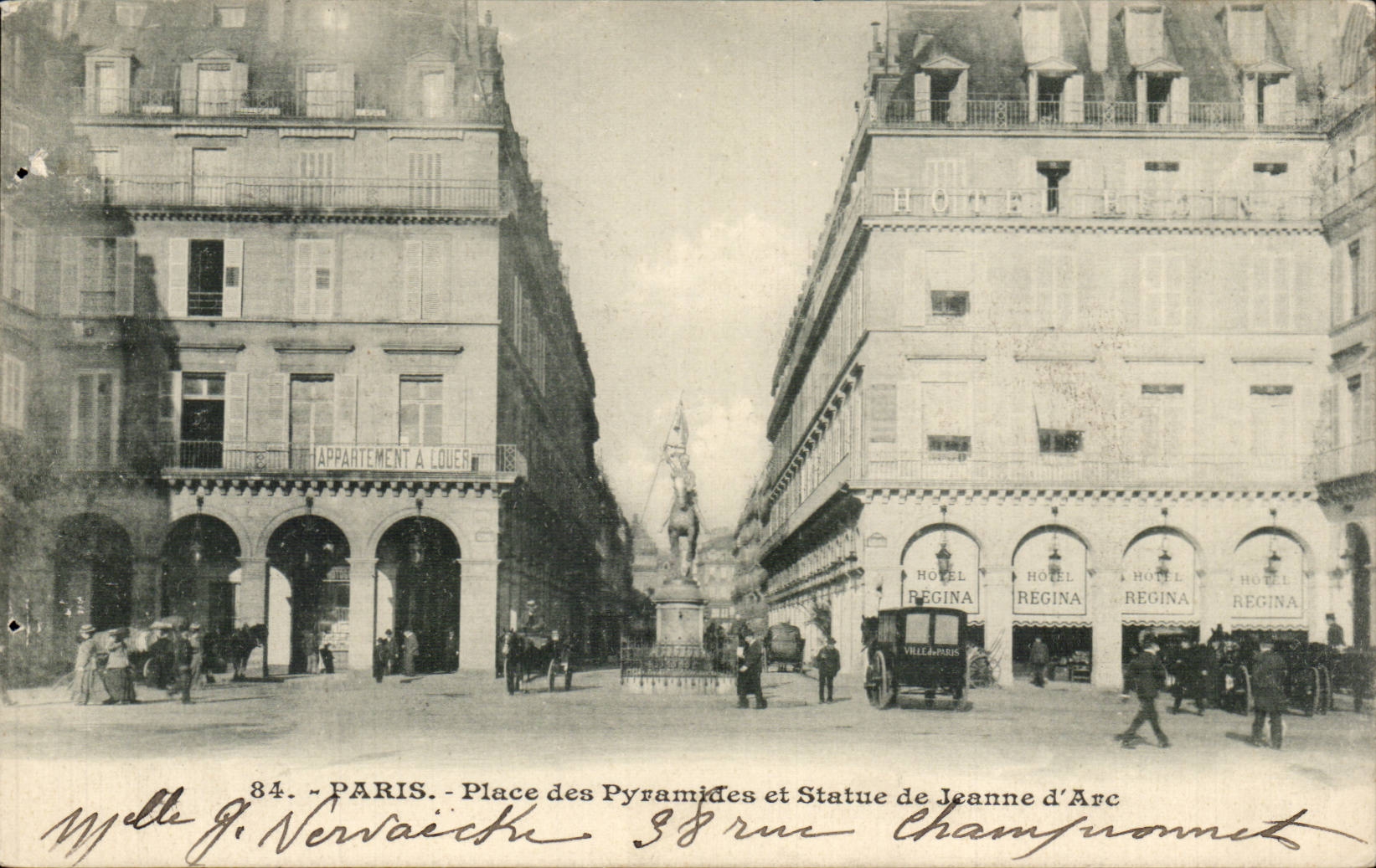 CPA Paris Place des Pyramides et statue de Jeanne d'arc