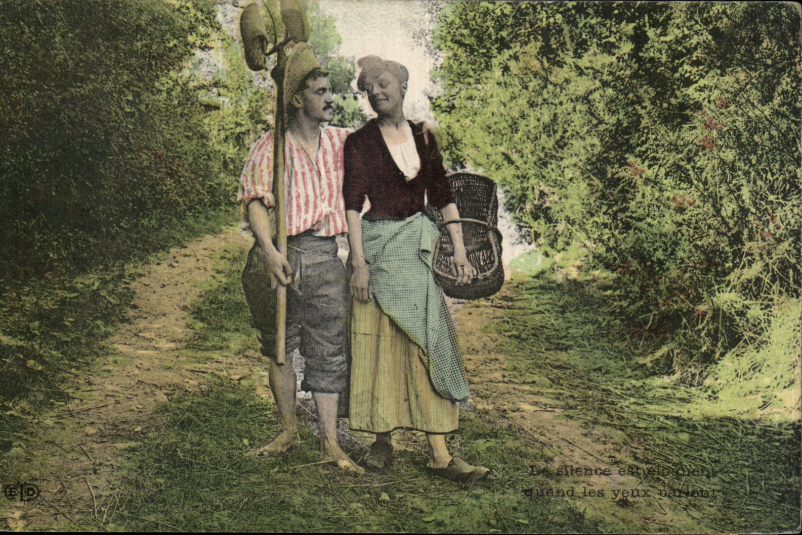 CPA Fantaisie Femme Folklore Costume
