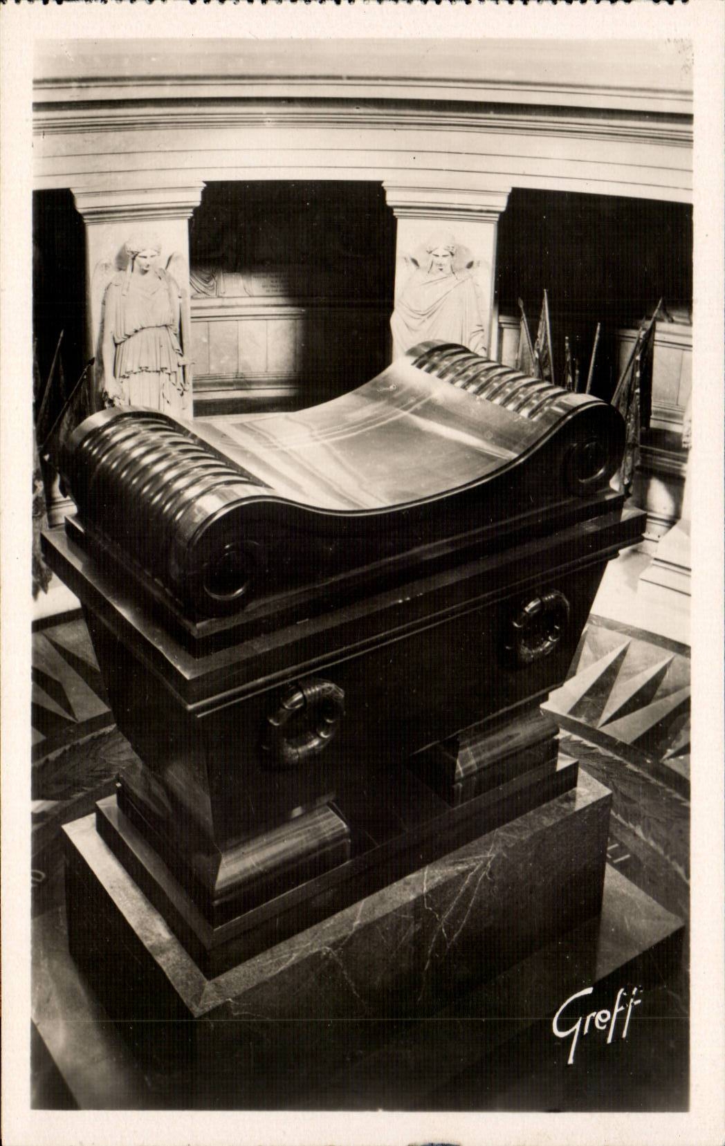CPA Paris Eglise St Louis des Invalides Tombeau de Napoleon