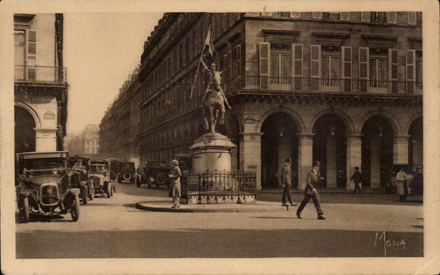 Paris CPA Statue de Jeanne d'arc Due a Fremiet Place de Rivoli