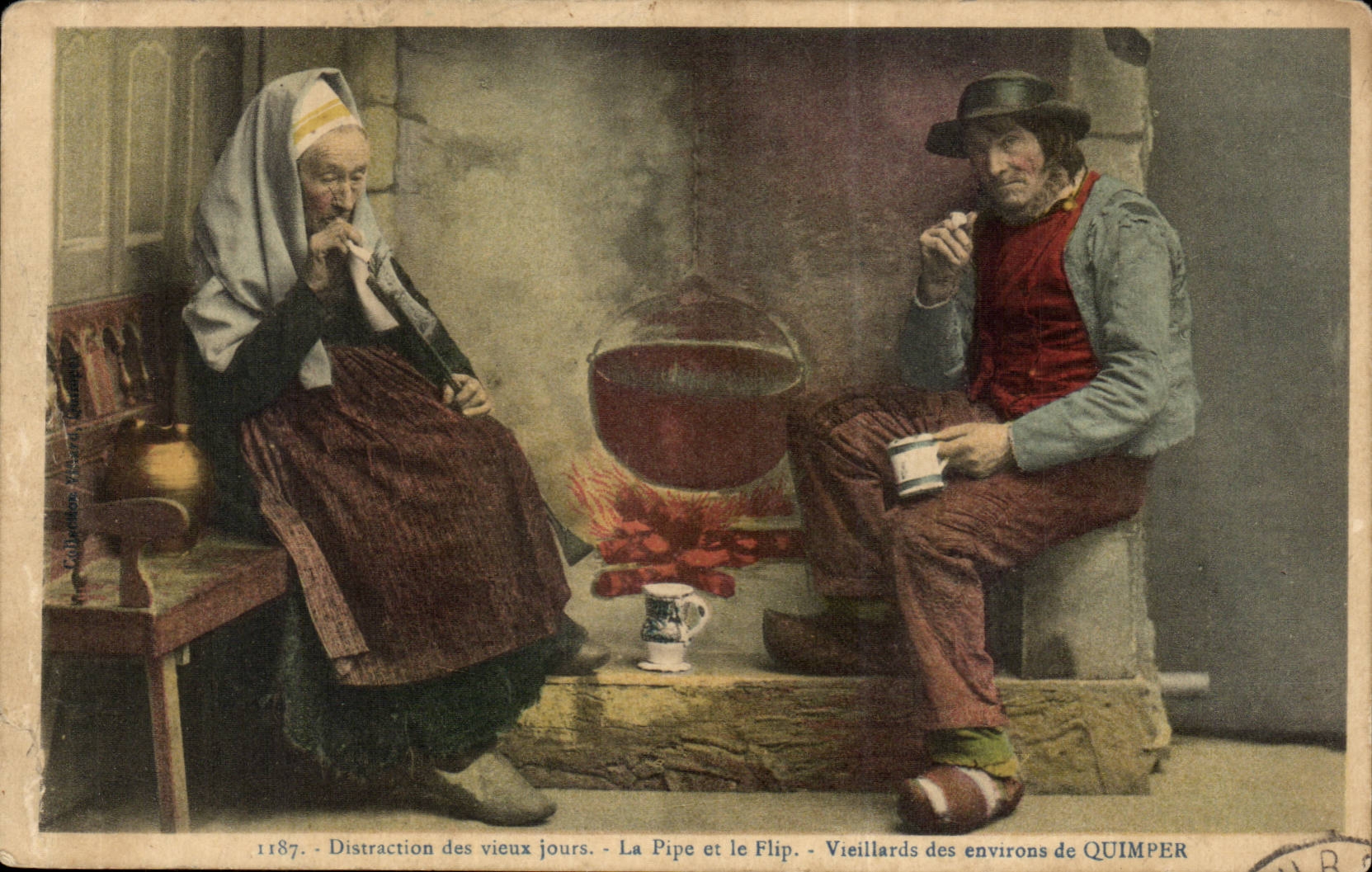 CPA Fantaisie Distraction des vieux jours La pipe et le Flip Vieillards des environs de Quimper Folklore Costume