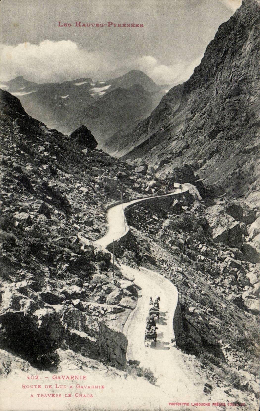 CPA Gavarnie Route de Luz a Gavarnie a travers le chaos