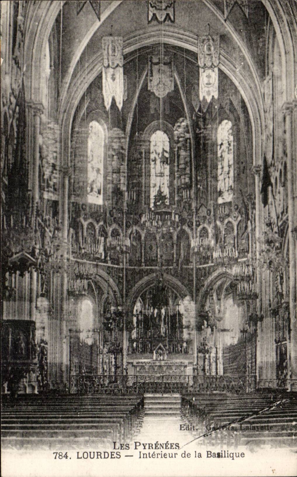 Lourdes - Interieur de la Basilque - CPA 