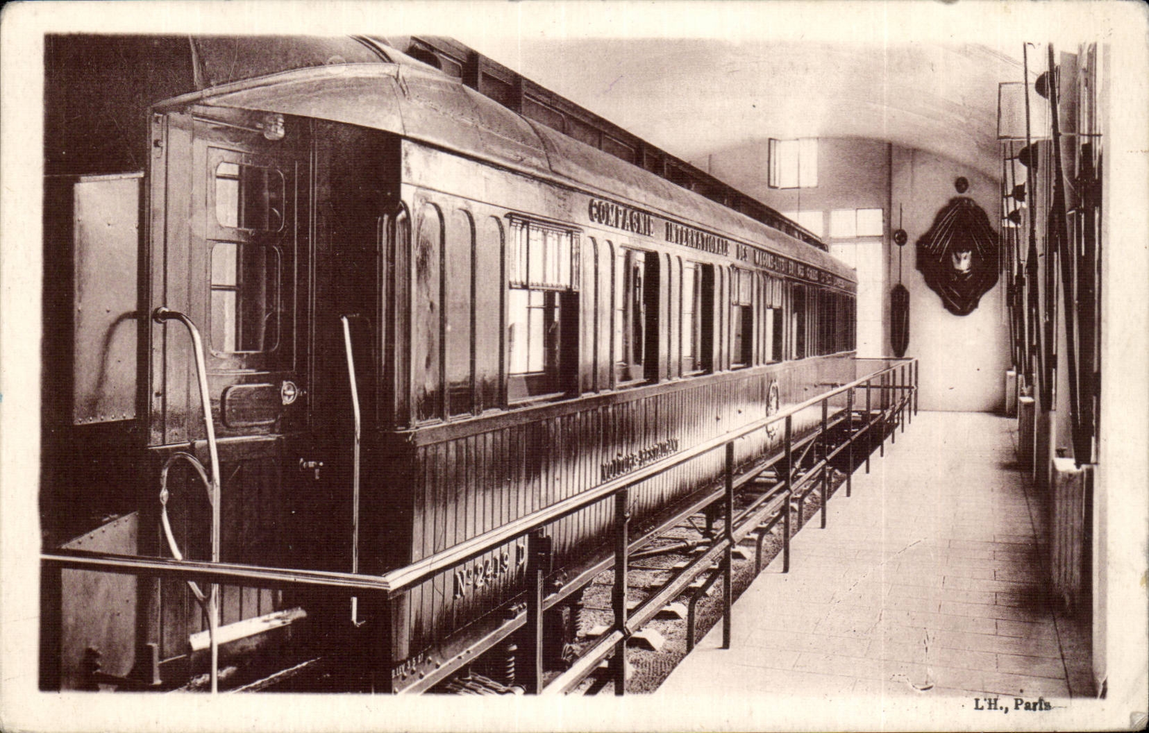Compiegne - Le Wagon du Marechal Foch ou fut signe l'Armastice - train - zug COA 