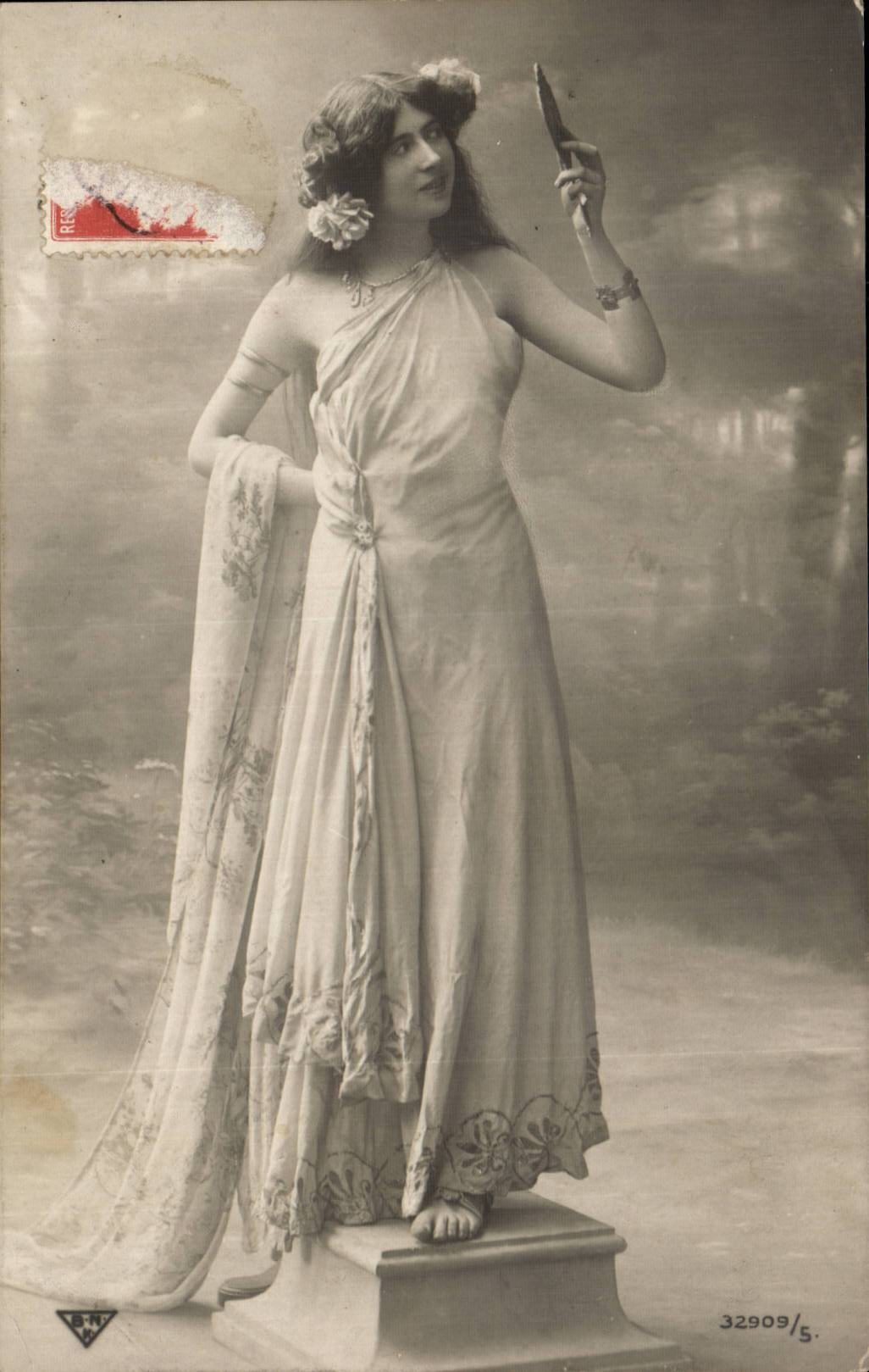 Fantaisie - Femme - Beautiful woman in grecian costume - CPA 