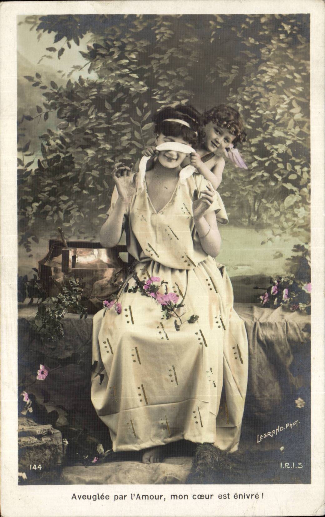 Donna accecata dall'Amore — con bambino — Legrand Fot. n°144
