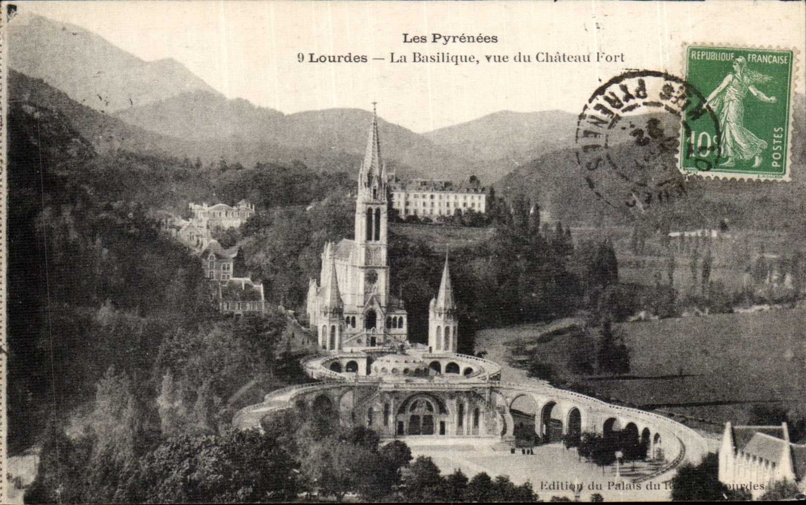 Lourdes - La Basilique - CPA 