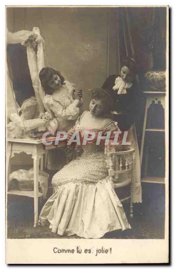 Femme en robe de soirée — deux jeunes filles — carte postale anonyme