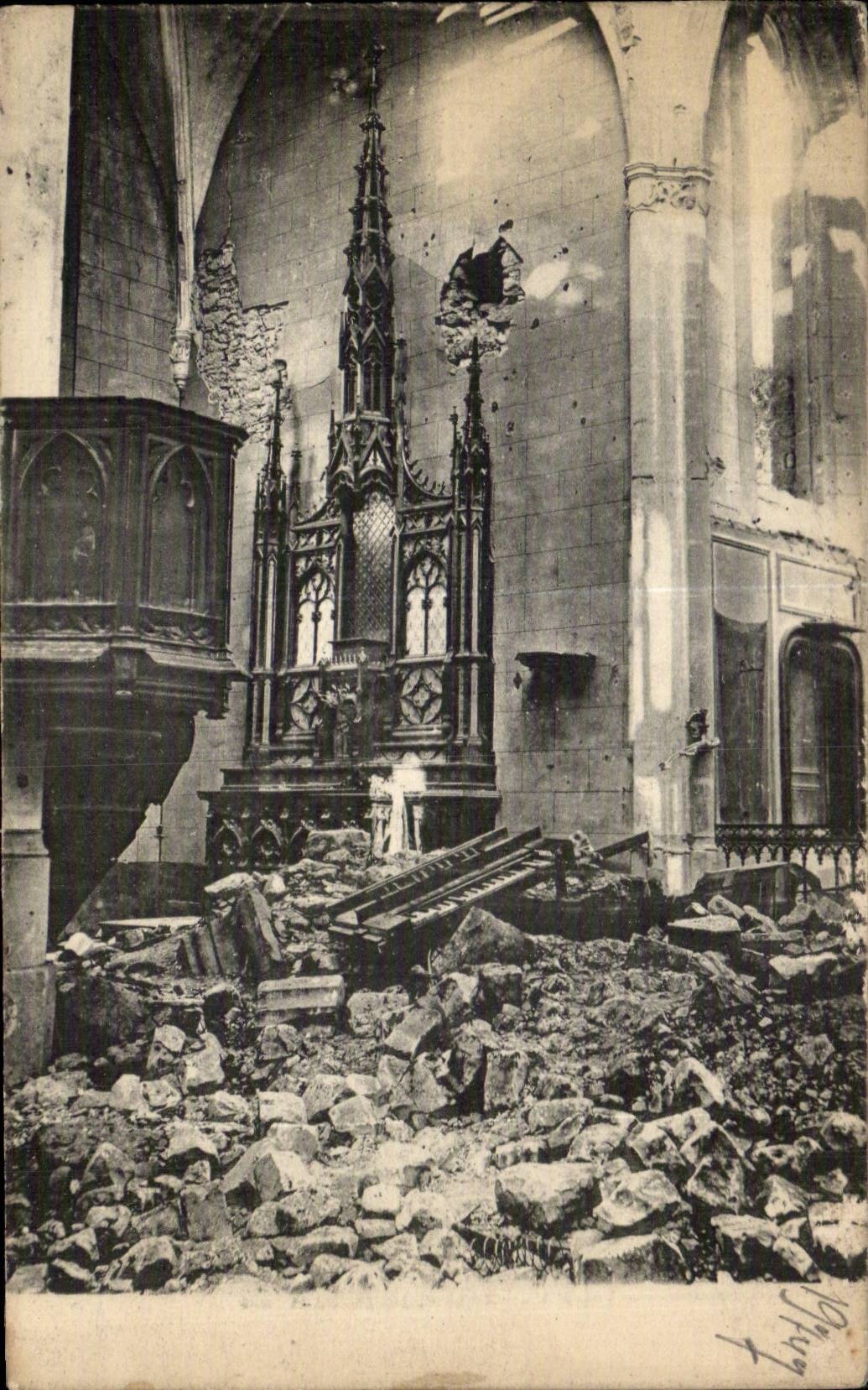 Militaria - Eglise en Ruines apres bombardement - Orgue - Organ - Instrument - musique - CPA 