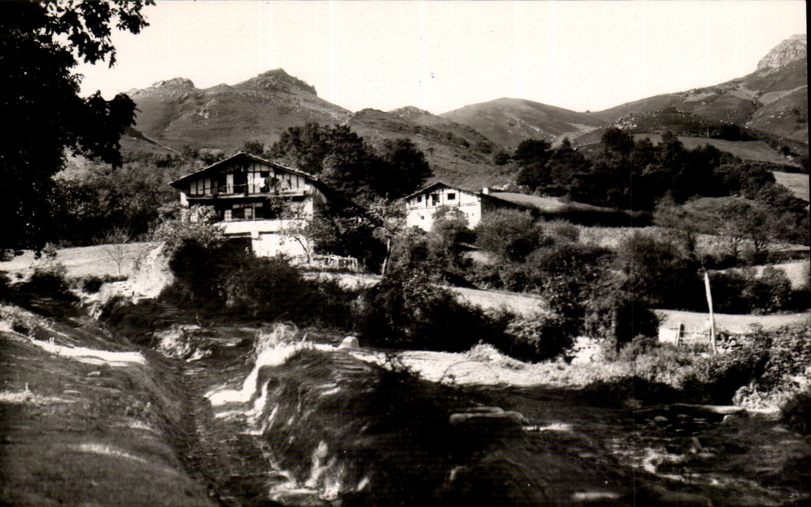 La Rhune and Old Basque Farms — Near Saint-Jean-de-Luz — Édition Champs-Serin