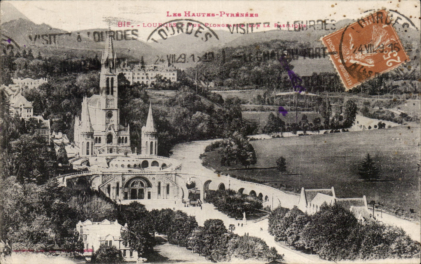 CPA Lourdes Vue plongeante vue de la basilique