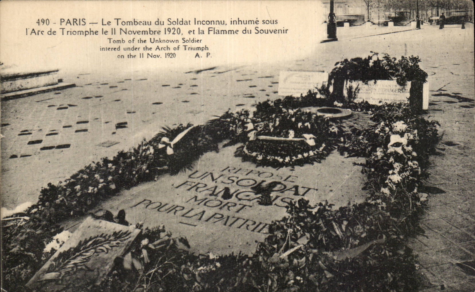 CPA Paris Tombe du soldat inconnu sous l'arc de triomphe 
