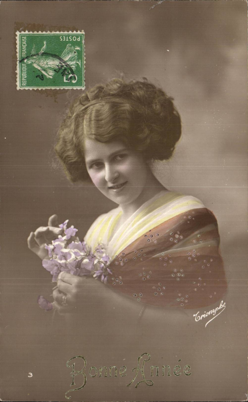 Jeune femme avec bouquet — Bonne Année — Tarimyphs