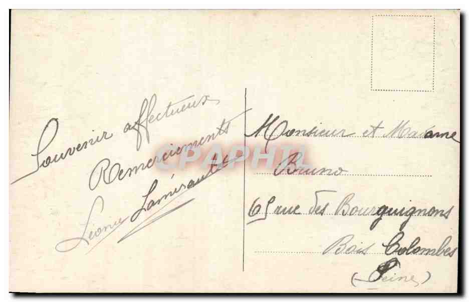 Jeune femme assise sur un banc — avec bouquet — éditeur inconnu, n° de série non visible — Reverso