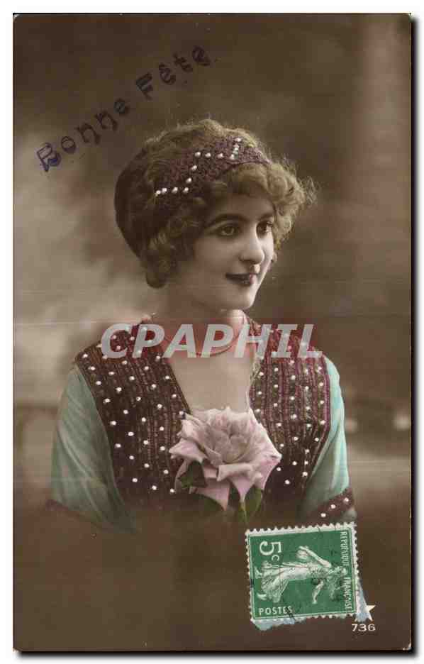Jeune femme en tenue ornée de perles — Bonne Fête — éditeur CPAPHIL, n°736