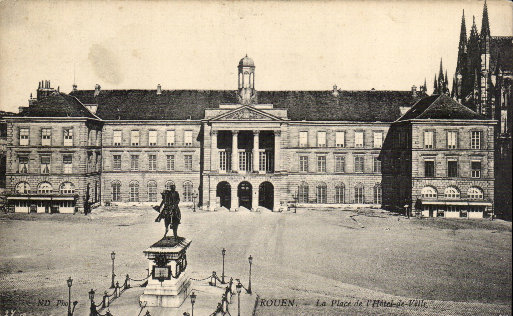 Rouen CPA Place de l'hotel de ville