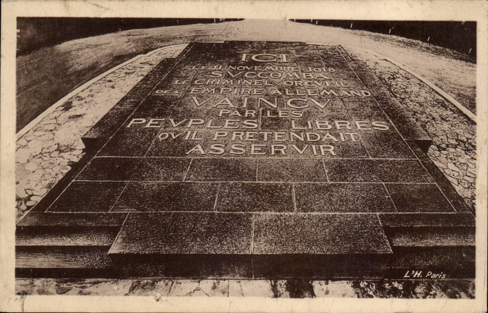 CPA Foret de Compiegne Clairiere de l'armistice La dalle centrale 