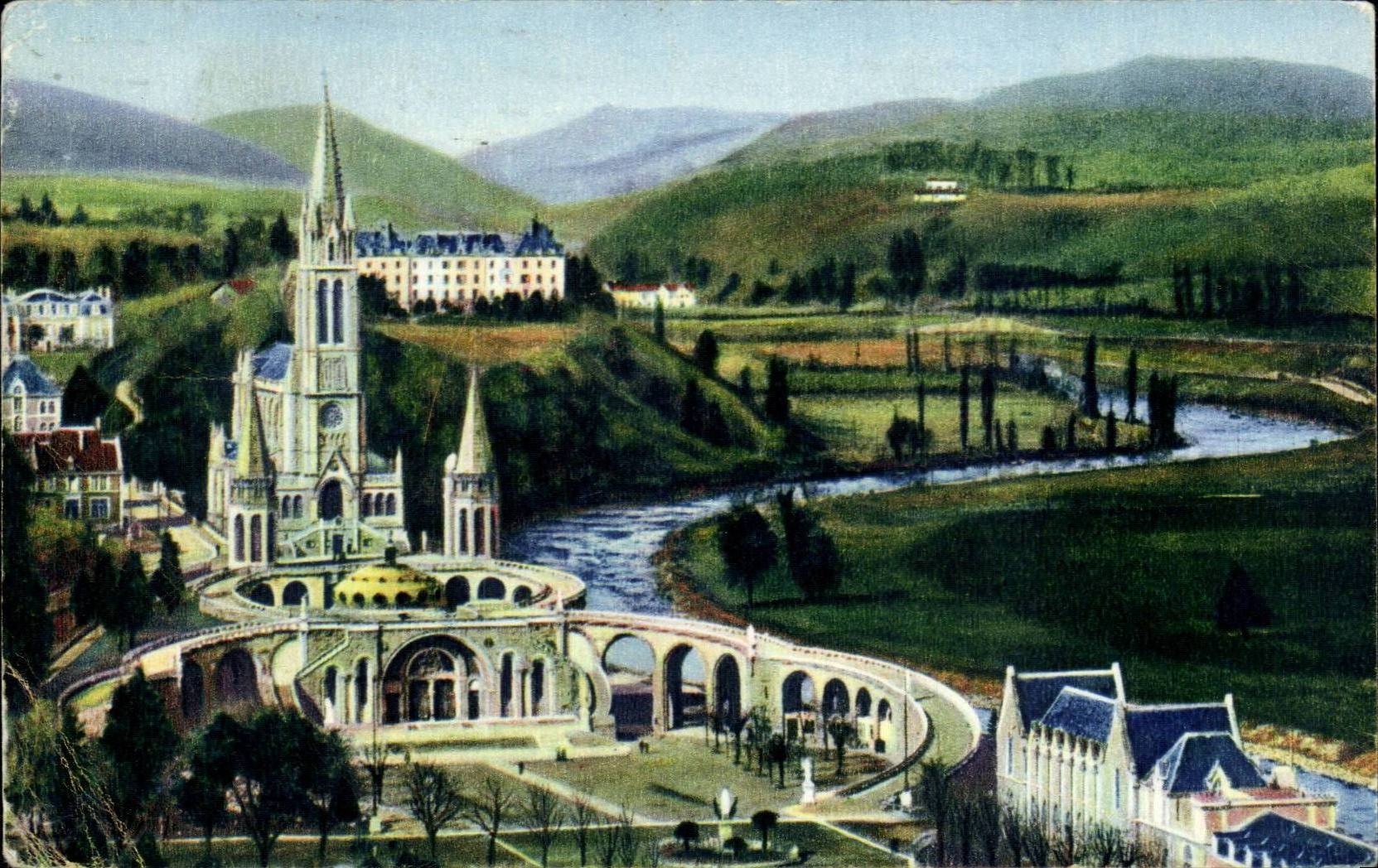 CPA Lourdes La basilique vue du chateau fort