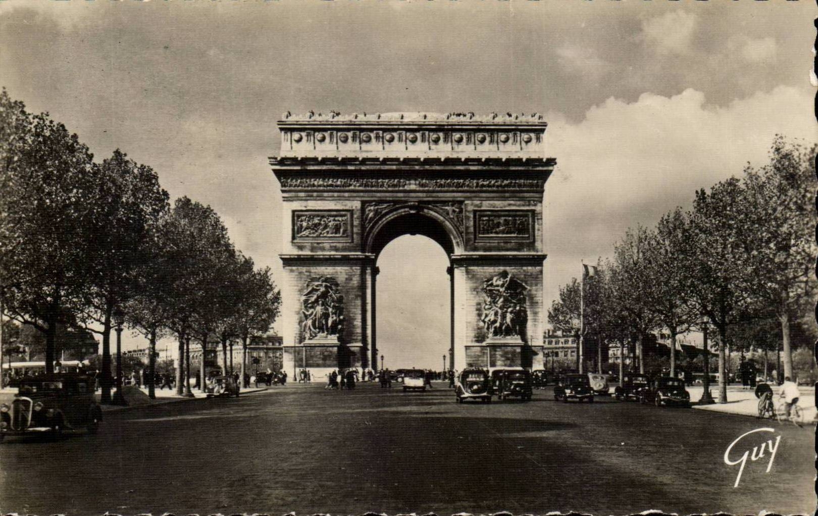 Paris CPA Avenue des Champs Elysees et arc de triomphe de l'etoile