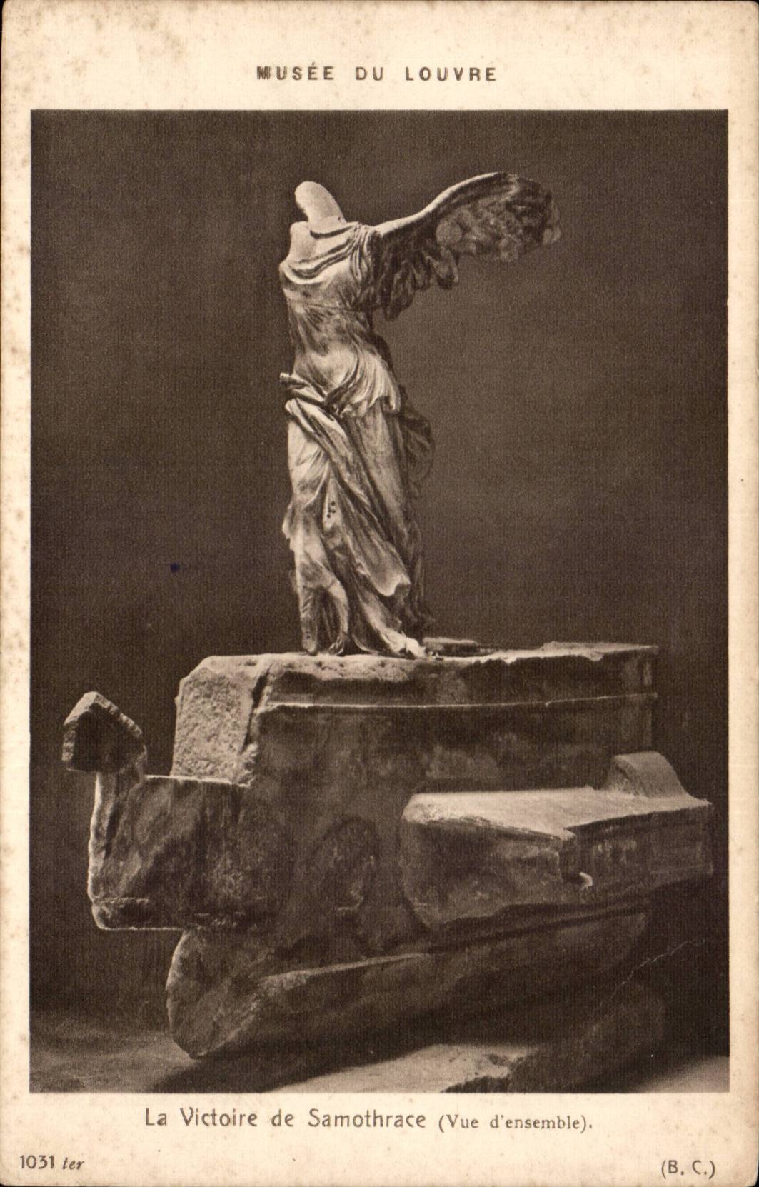 Paris CPA Musee du Louvre Victoire de Samothrace 