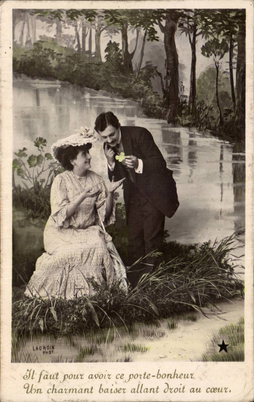 Un charmant baiser allant droit au cœur — Lacroix Phot. — Marque 'Étoile', Paris
