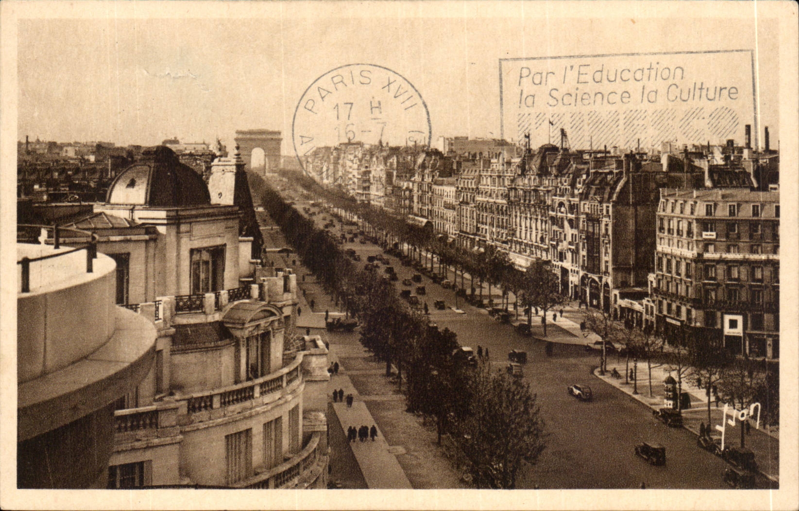 Paris CPA En flanant Avenue des Champs Elysees