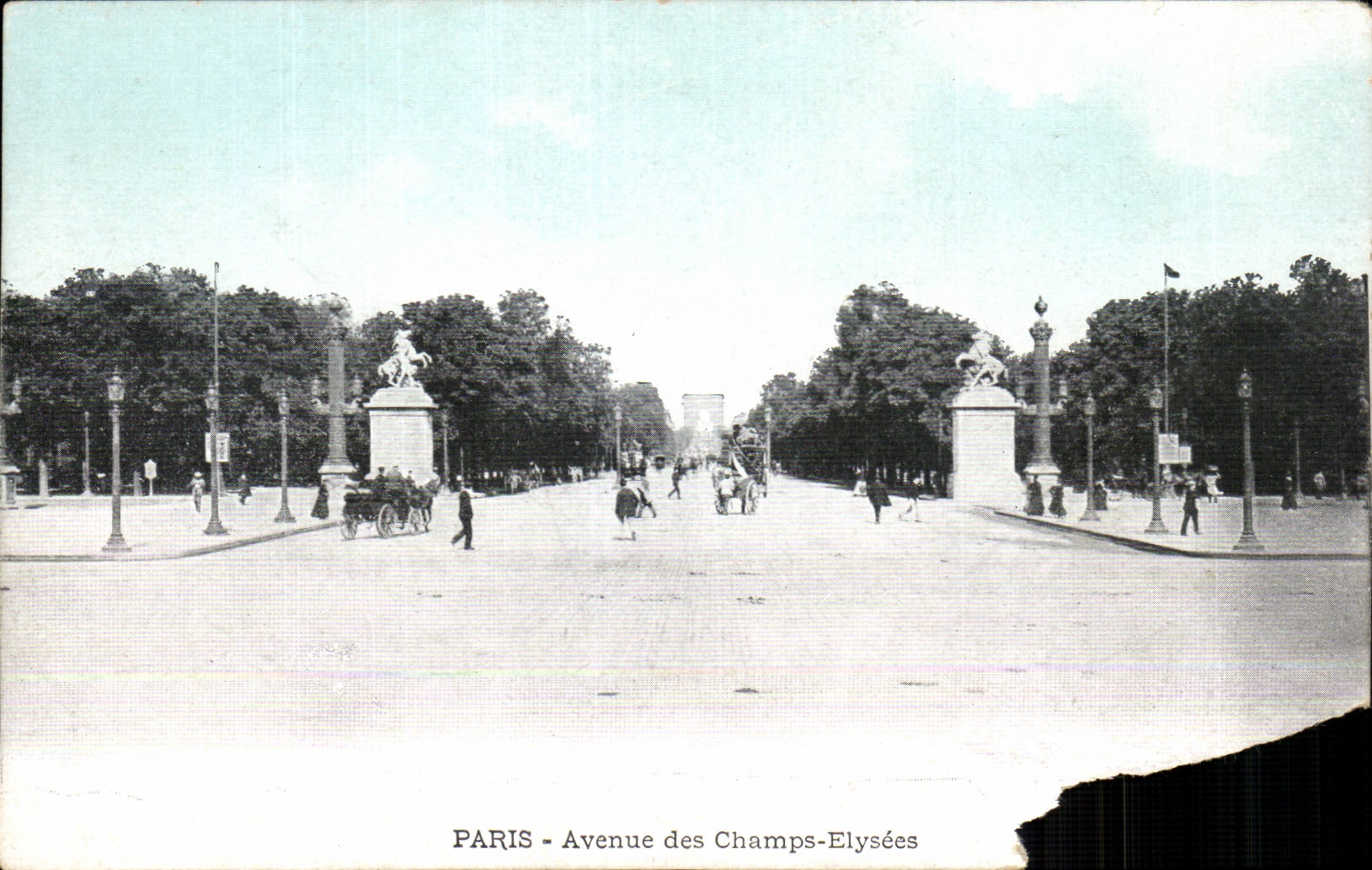 Paris - Avenue des Champs-Élysées — vue de l'entrée avec colonnes et statues — éditeur non identifié