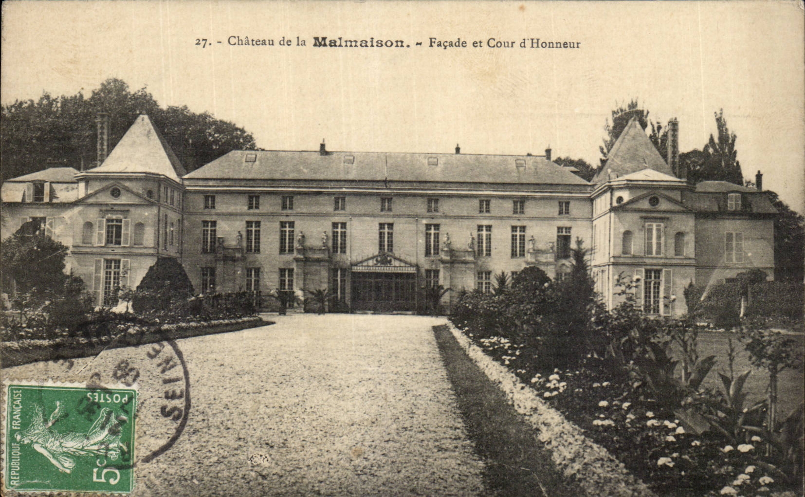 CPA Chateau de la Malmaison Facade et cour d'honneur