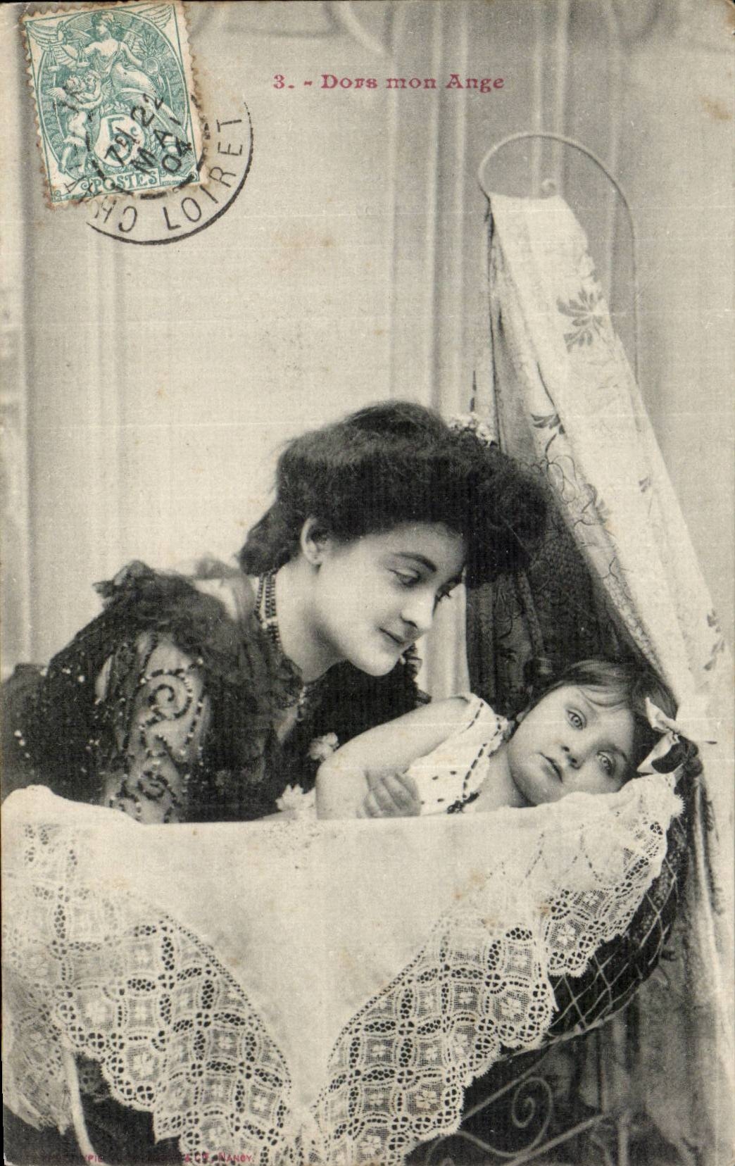 Mère et enfant dans un berceau — scène de tendresse — éditeur anonyme, n°3