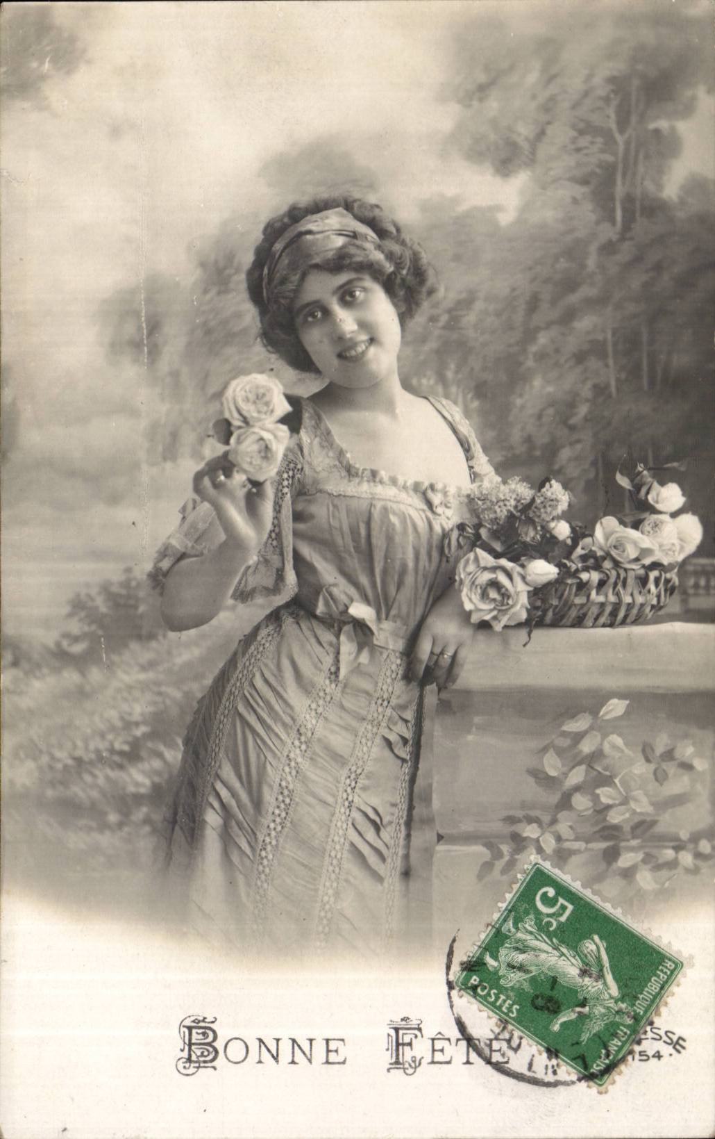 Femme avec roses — Bonne Fête — Éditeur : L. 154