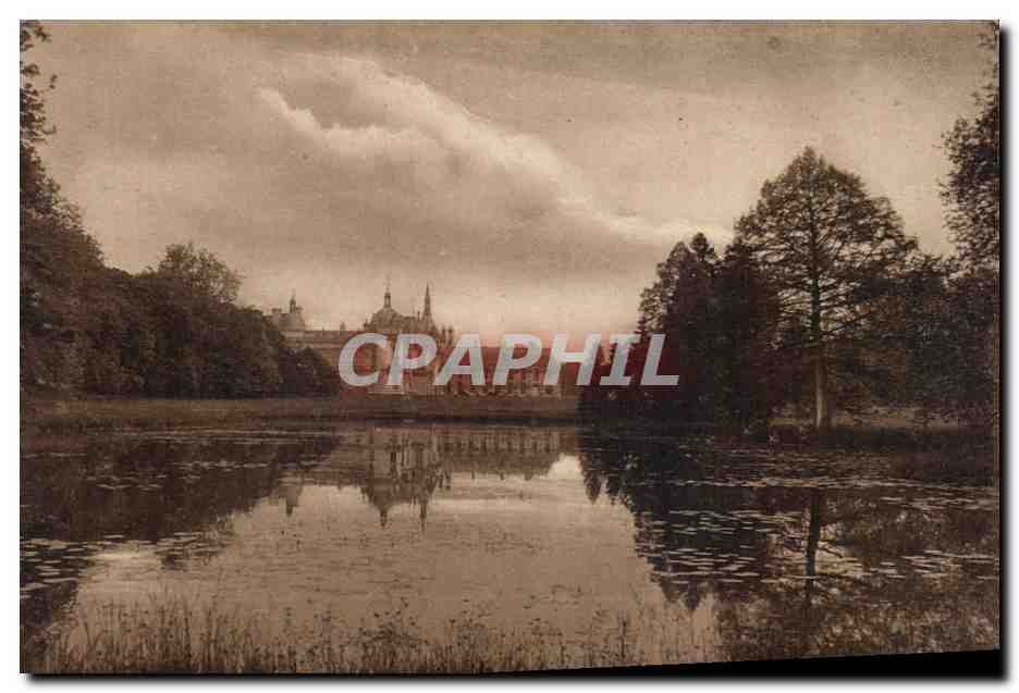 CPA Chateau de Chantilly Vue dans le parc