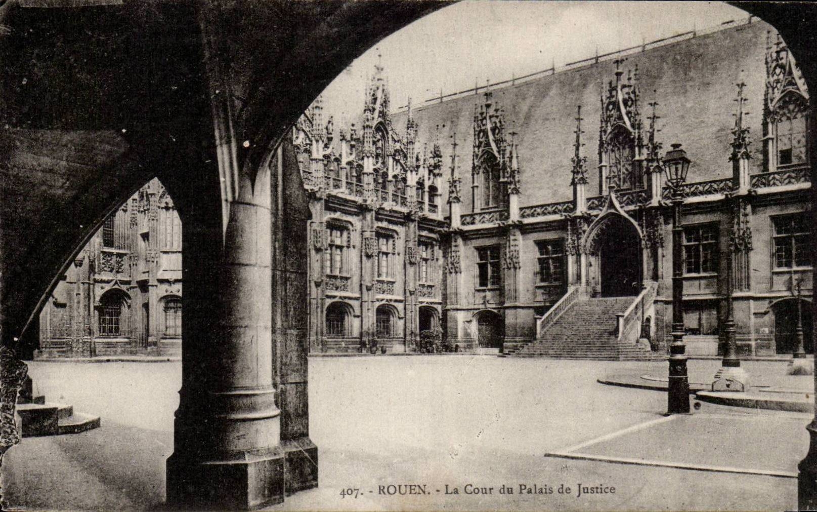 CPA Rouen La cour du palais de jsutice 