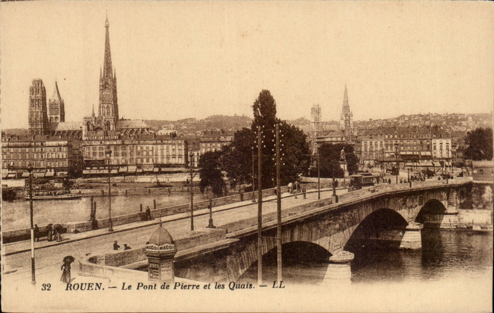 CPA Rouen Le pont de pierre et les quais
