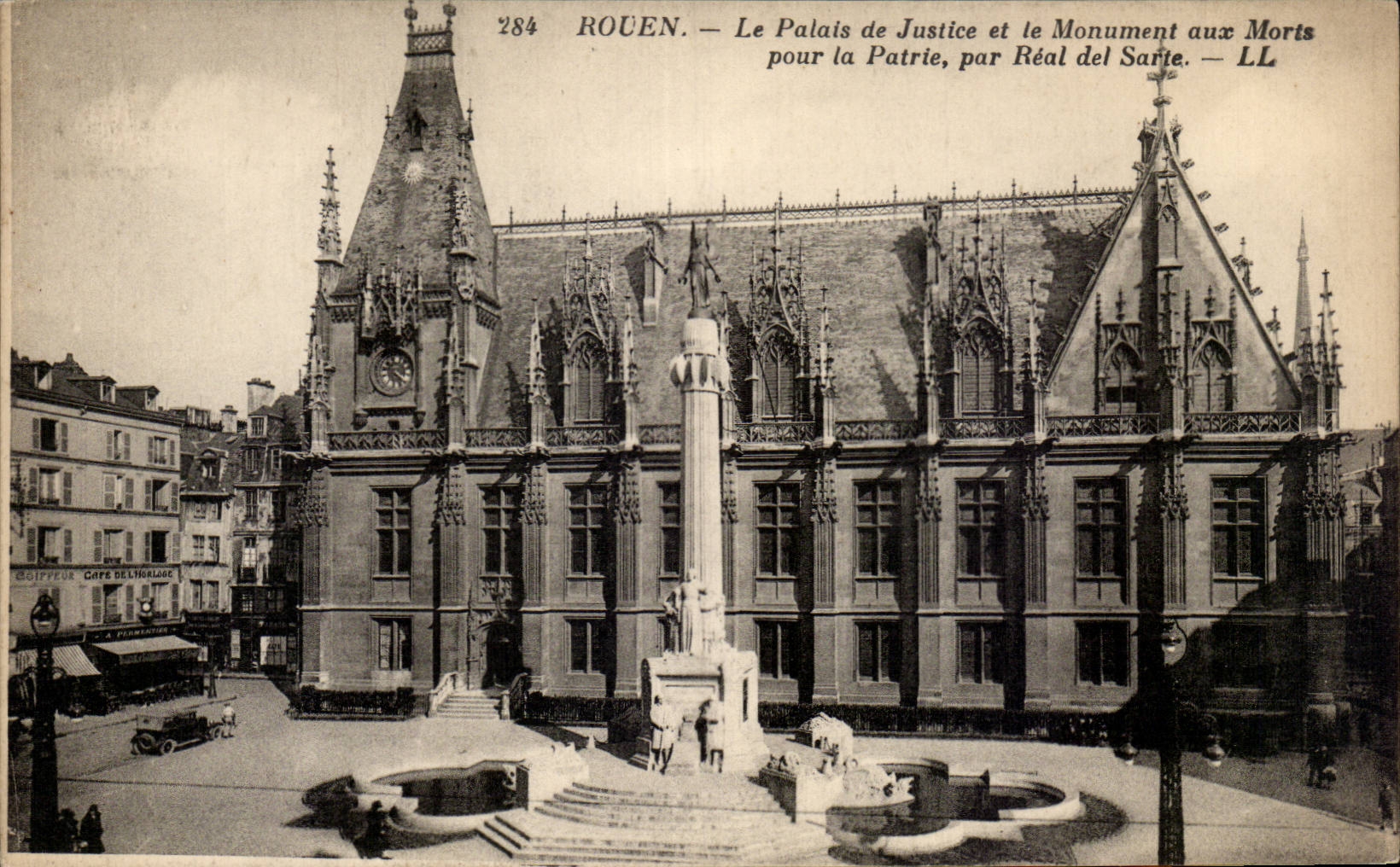 CPA Rouen Le palais de justice et le monument aux morts pour la patrie
