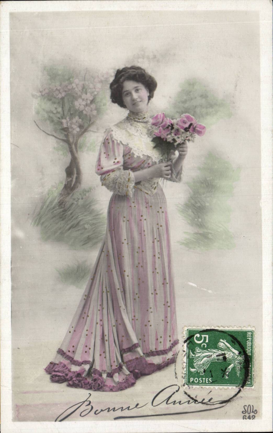 Jeune femme en robe rose — Bonne Année — Éditeur SOLO n° 649