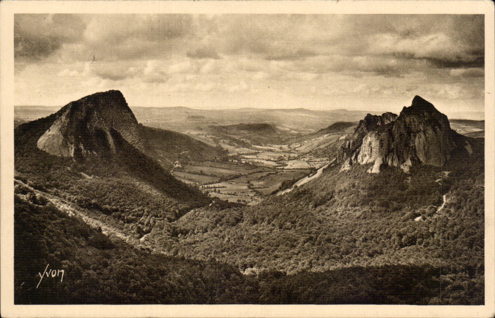 CPA Environs du Mont Dore Vallee de la Sioule et les roches Sanadoire ET tuiliere