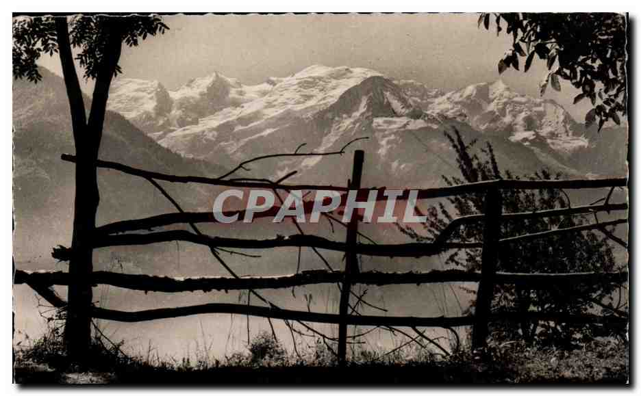 Le Massif du Mont Blanc — vue depuis un enclos en bois — Éditions E.T.A.P. Servoz, n° M.1103