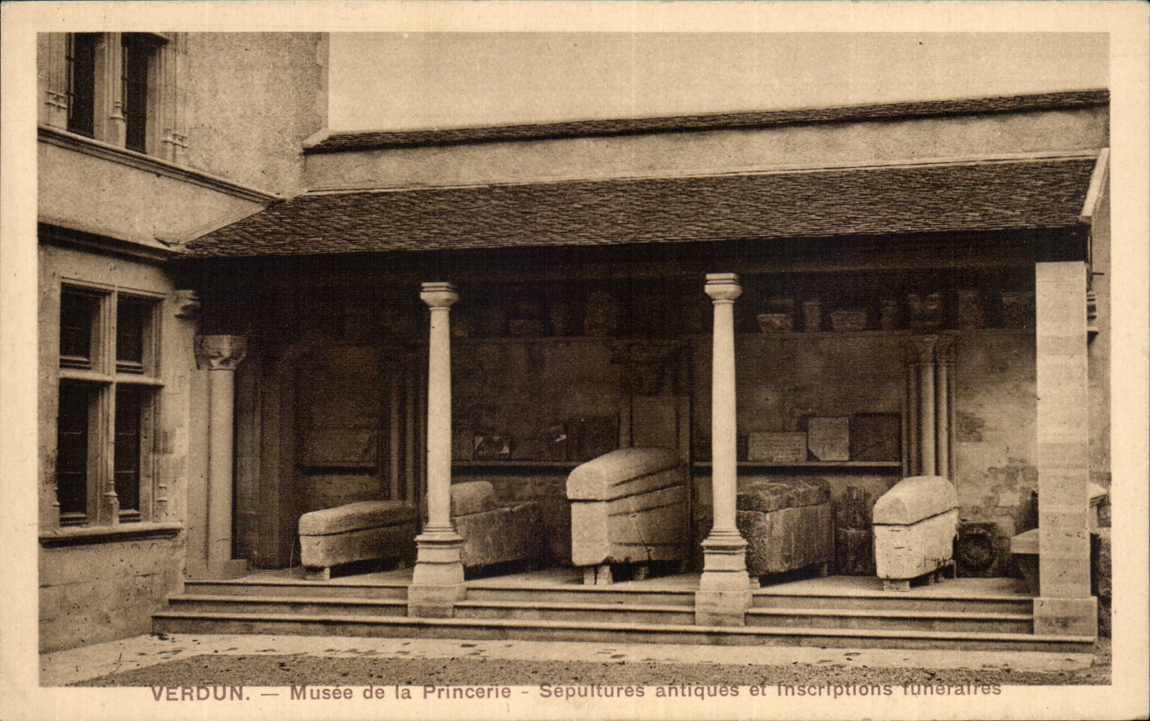 Verdun — Musée de la Princererie — Sépultures antiques et Inscriptions funéraires