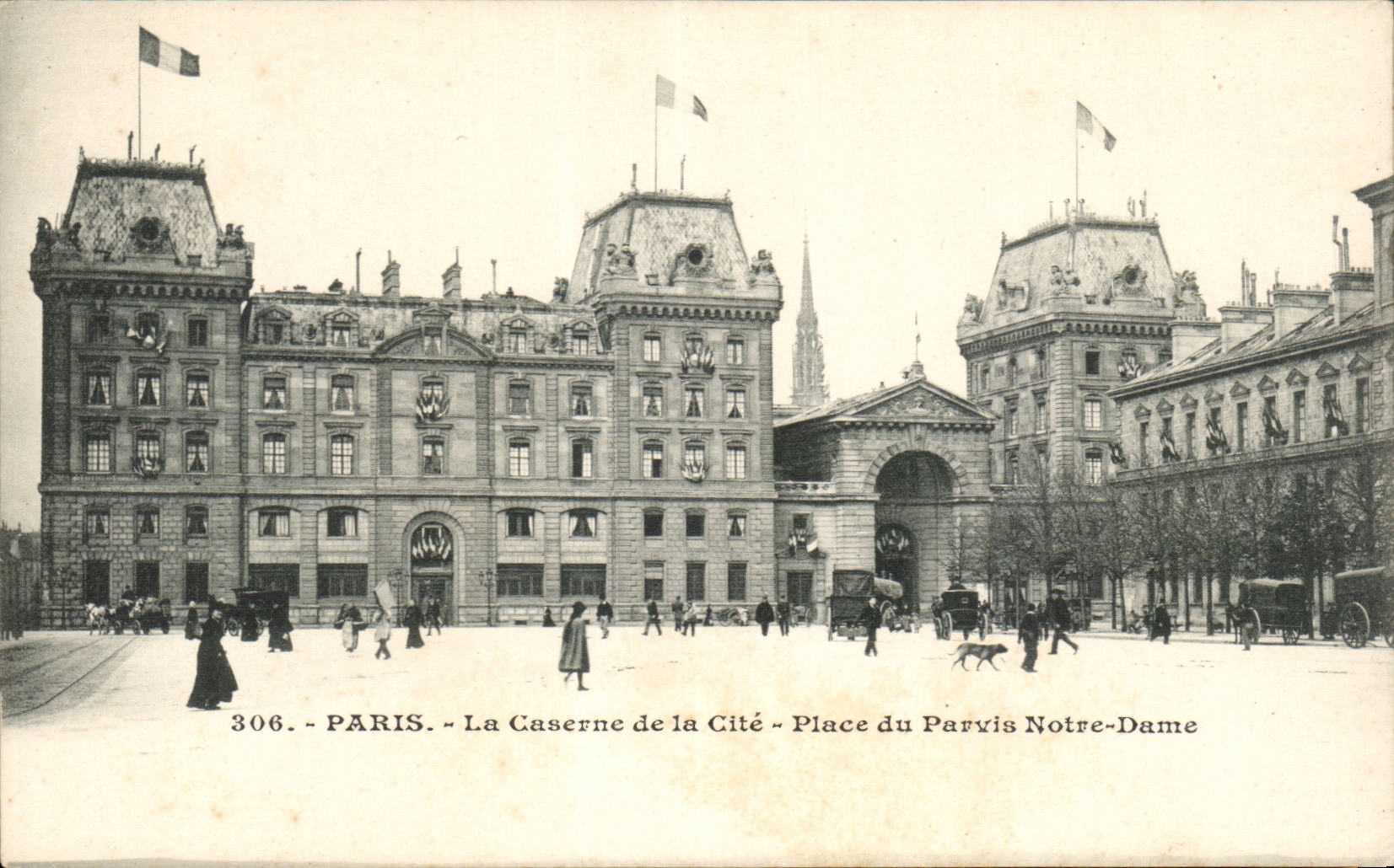 Paris - 4 - Place du Parvis Notre Dame - La Caserne de la Cite - CPA 