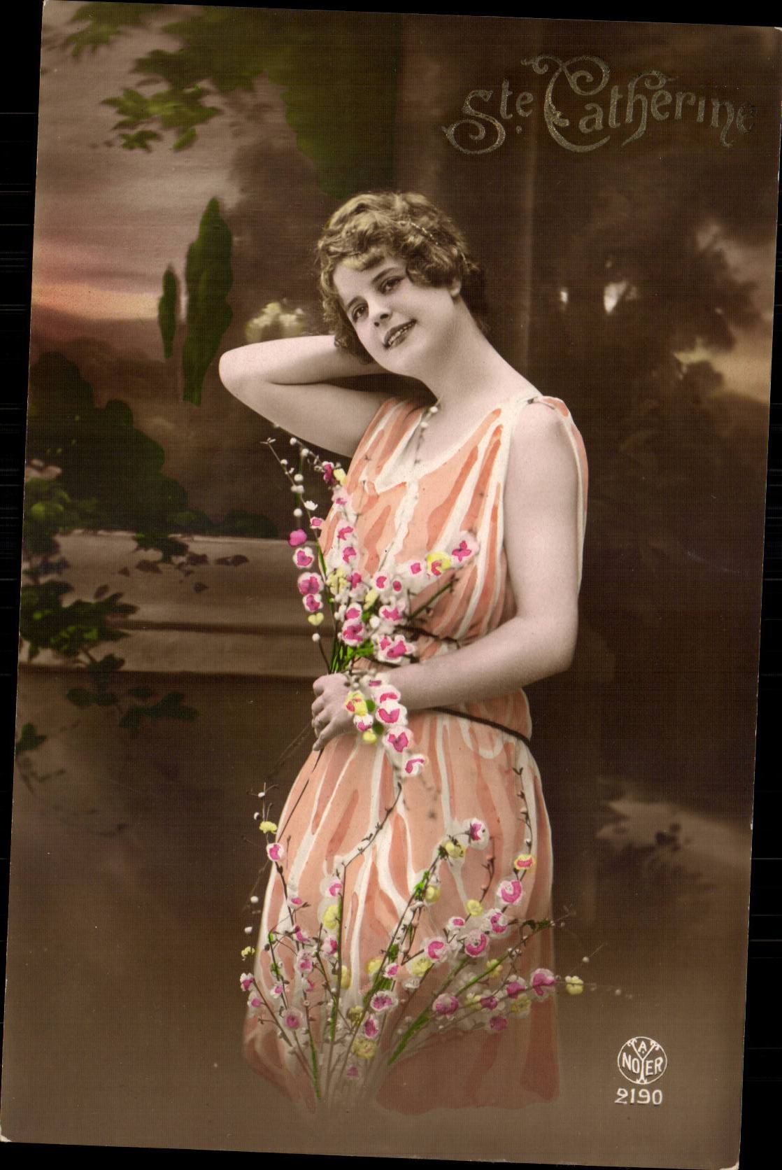 Junge Frau in gestreifter Kleidung mit Blumen — Ste Catherine — Verlag M. Nolier, Nr. 2190