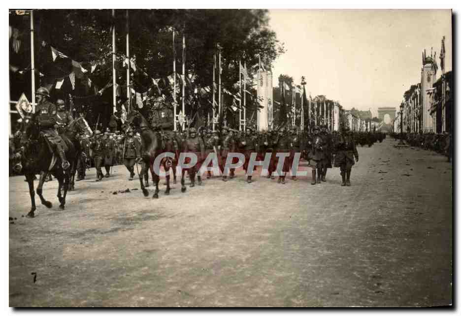 CPA Paris Les defiles de la victoire 14 juillet 1919 Avenue des Champs Elysees