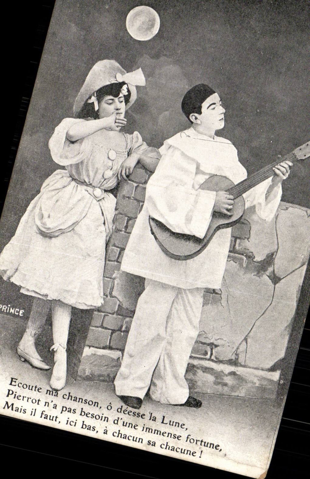 Fantaisie - Couple - musique - instrument Pierrot - CPA 