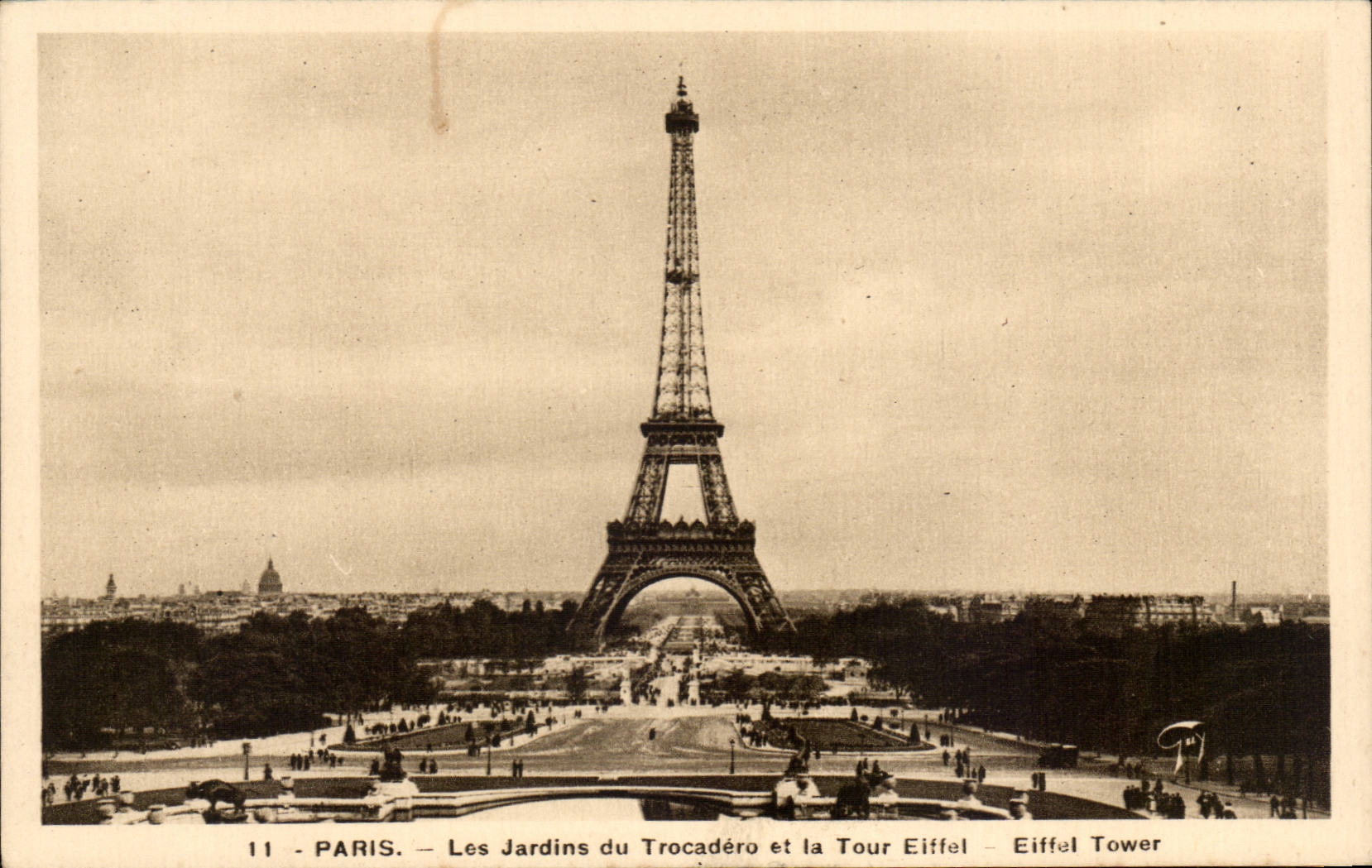 CPA Paris Jardins du Trocadero et la Tour Eiffel