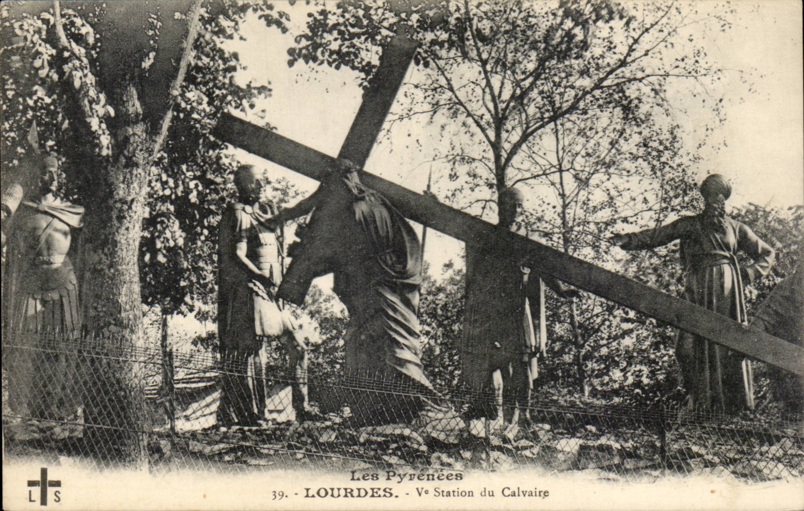 Pyrenees CPA Lourdes V eme station du calvaire