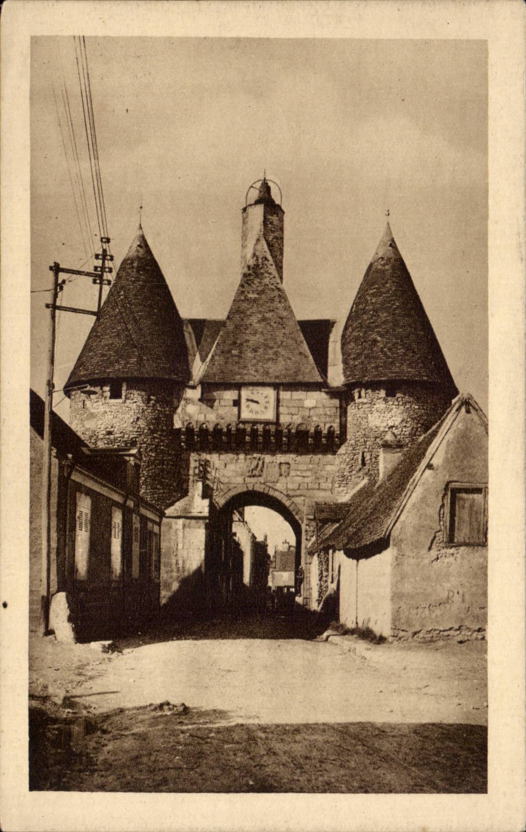 CPA Chateauroux Deols Porte de l'horloge Ancien beffroi 
