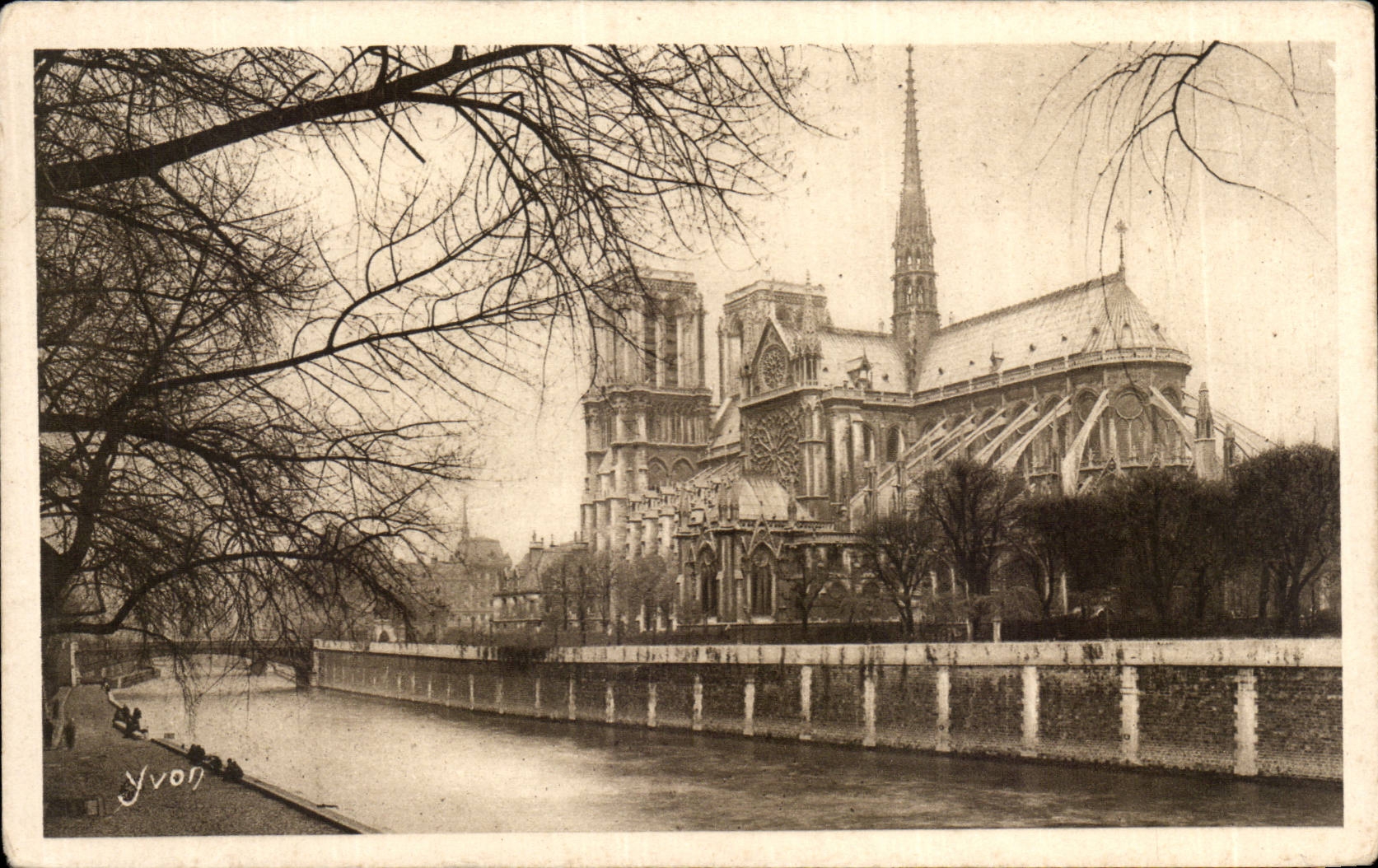 CPA Paris Notre DAme Yvon