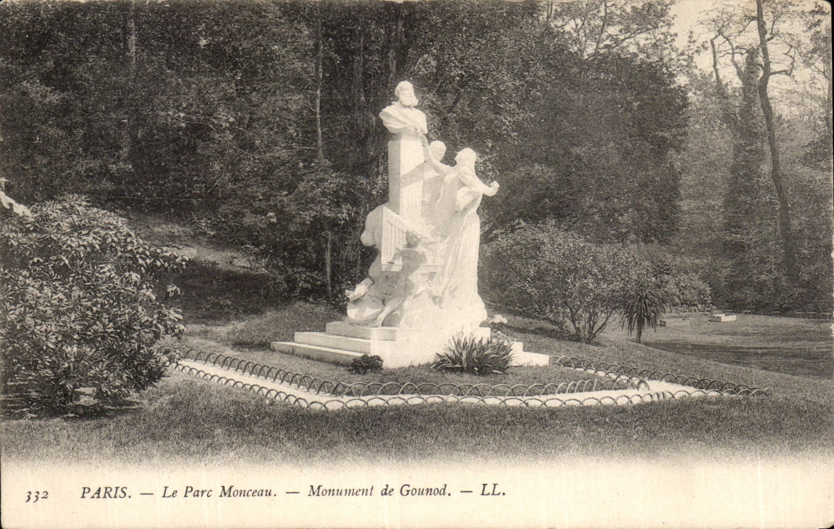 CPA Paris Parc Monceau Monument de Gounod