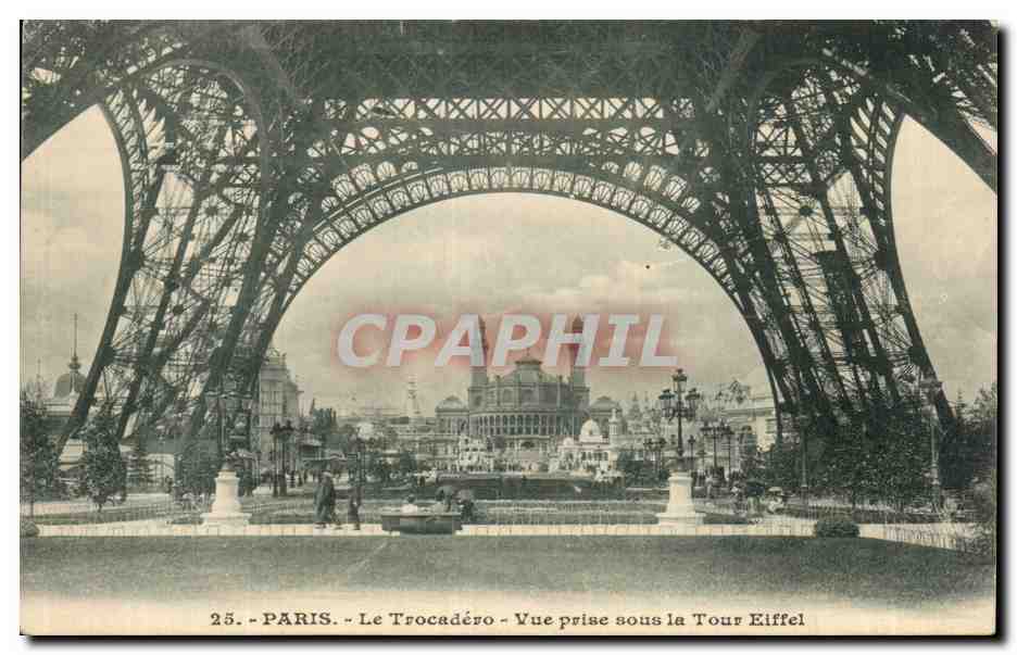 CPA Paris Le Trocadero Vue prise sous la Tour Eiffel