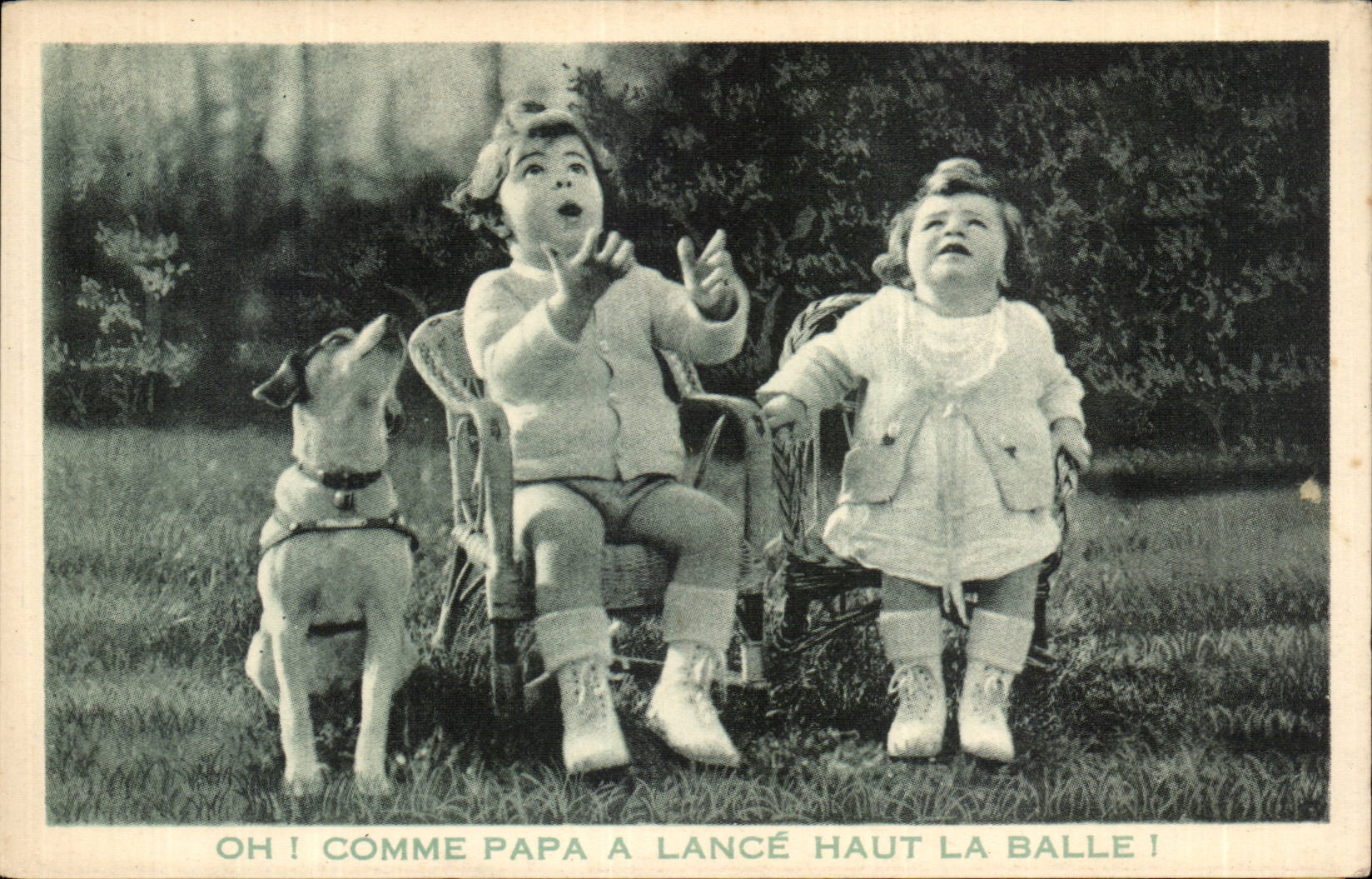 CPA oh ! Comme papa a lance haut la balle Enfants